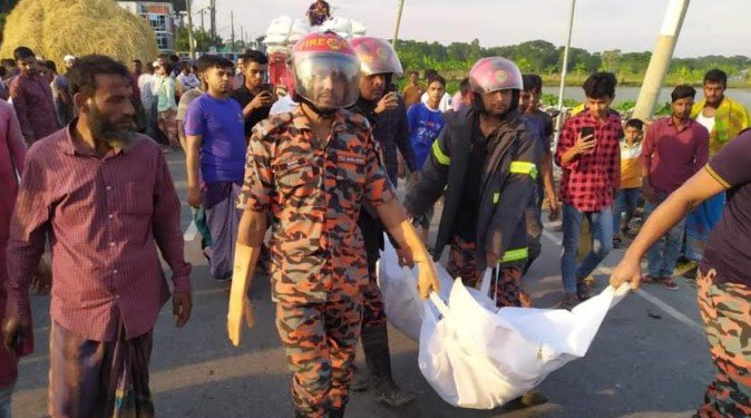 মোটরসাইকেল-নসিমন সংঘর্ষে ২ বন্ধুর মৃত্যু